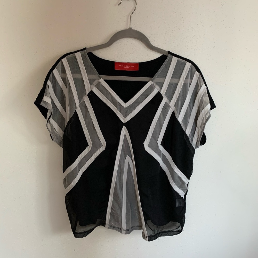 Akira Black and White Light Weight Top